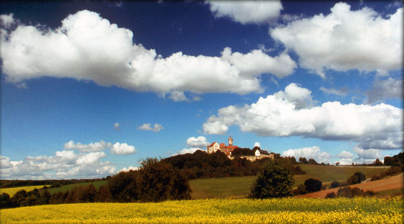 Blick zur Burg Ronneburg - Ferienwohnung-Schart